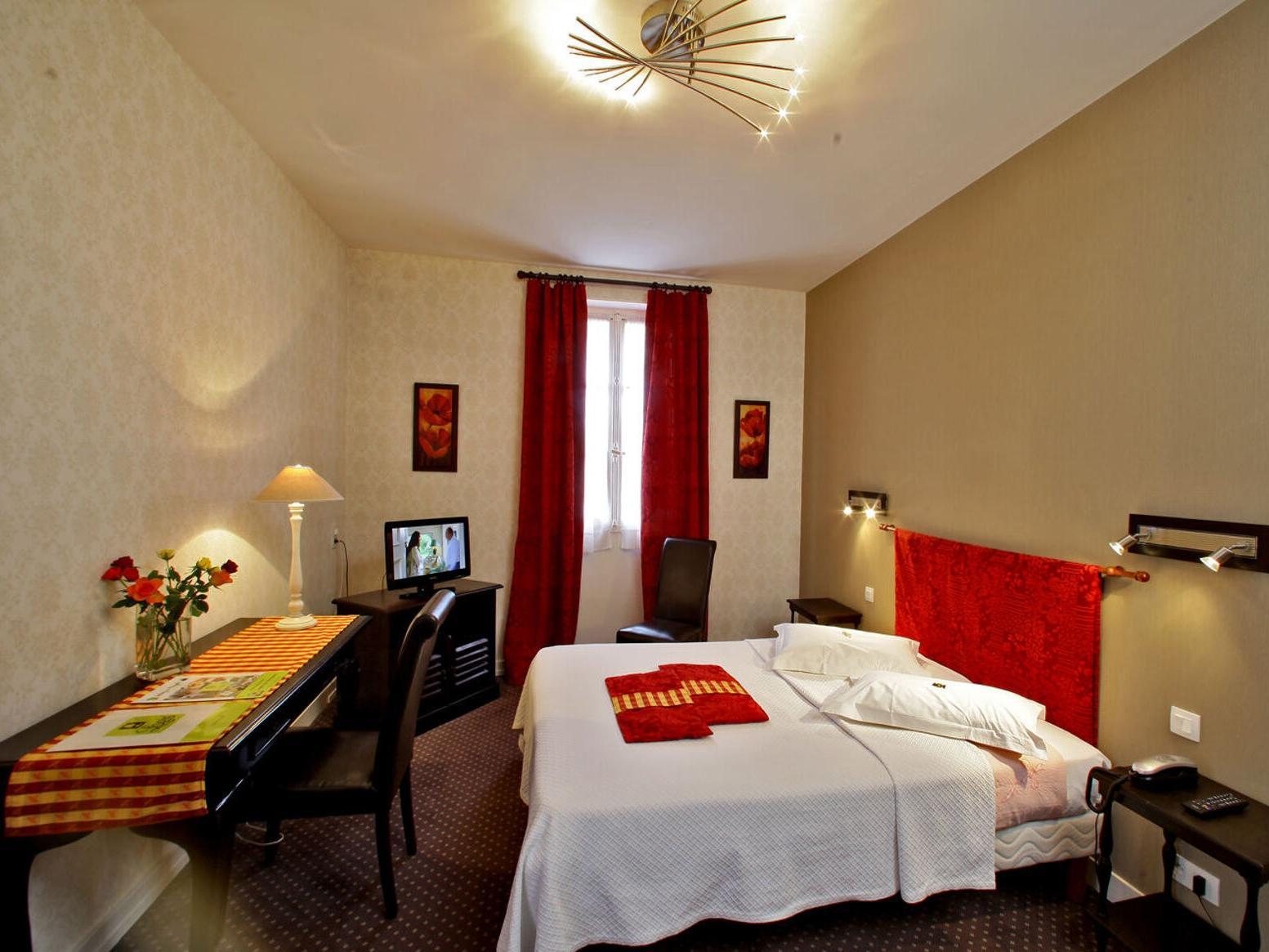 Grand Hotel Pelisson Nontron Buitenkant foto